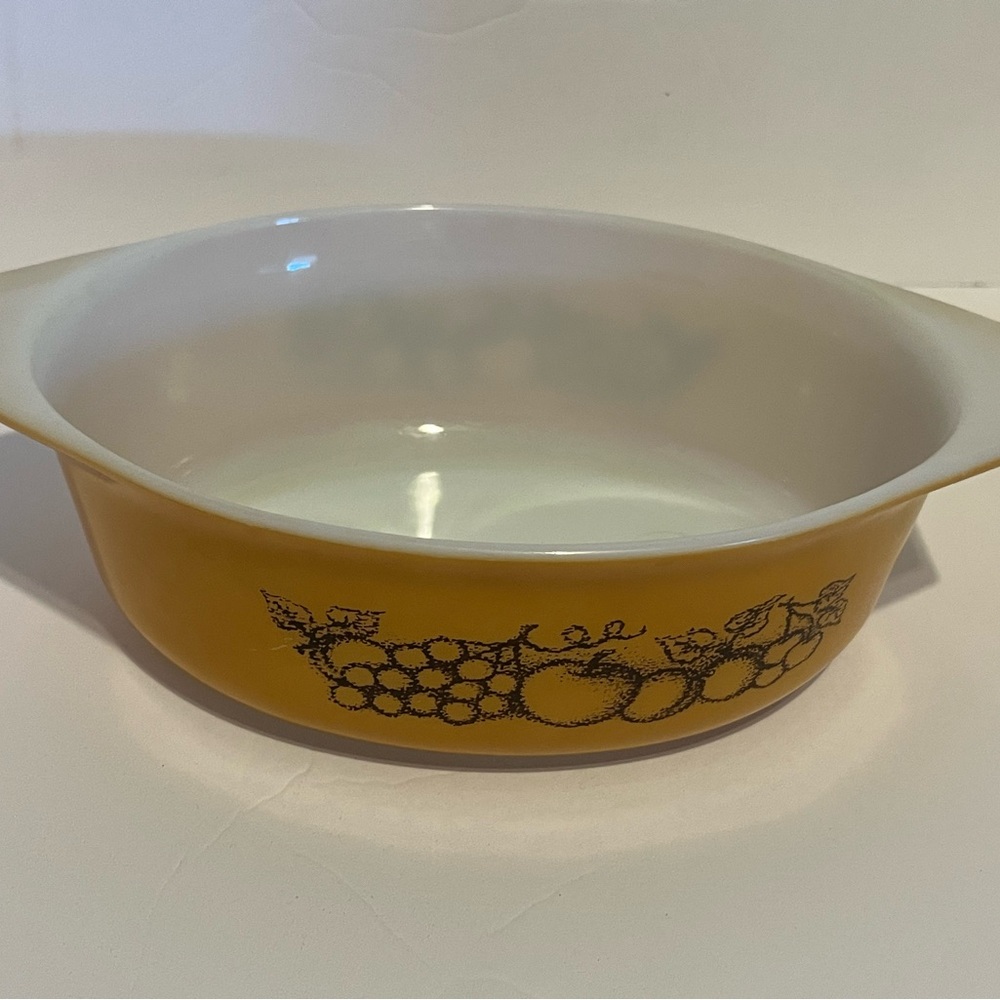 Vintage Pyrex Old Orchard 1.5qt Casserole Dish